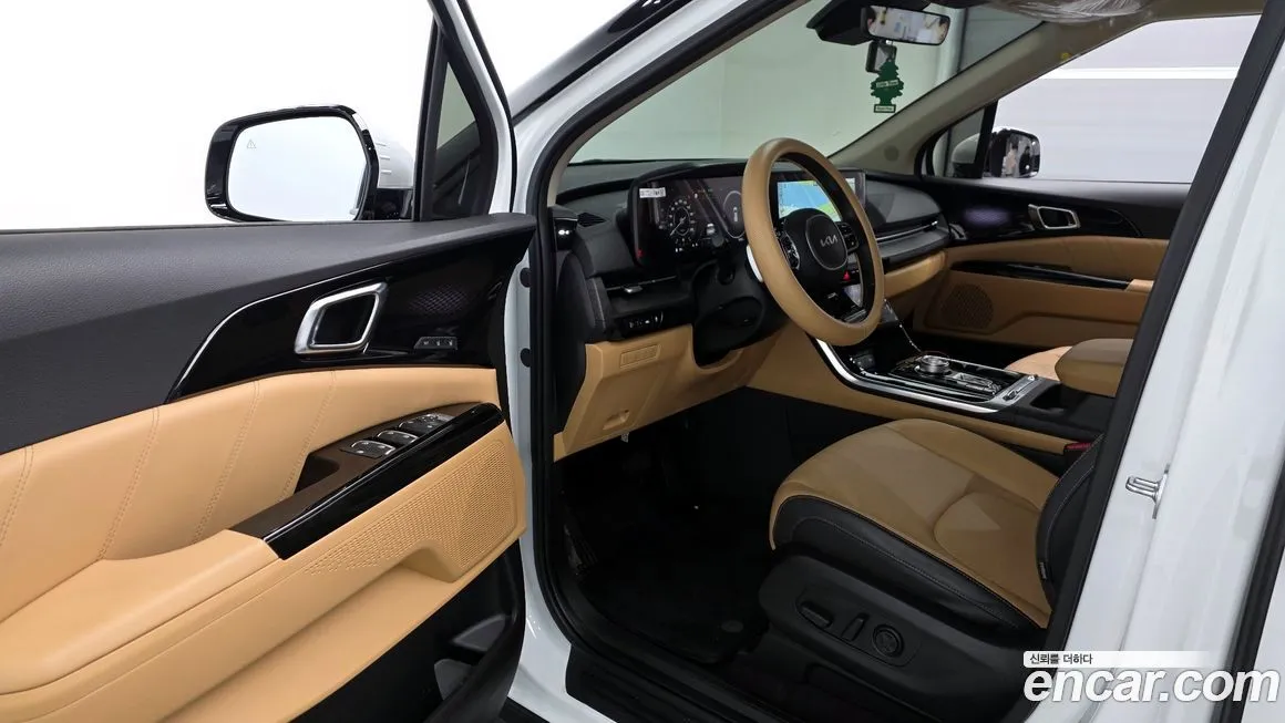 Kia Carnival — фото 10