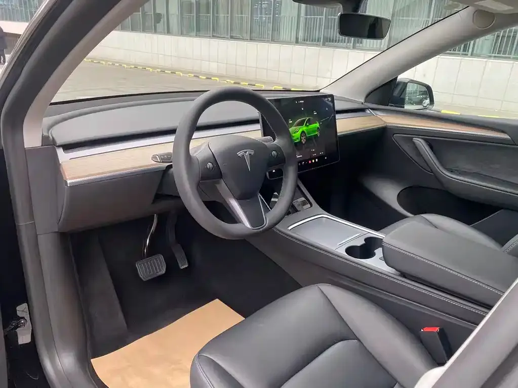Tesla Model Y — фото 4