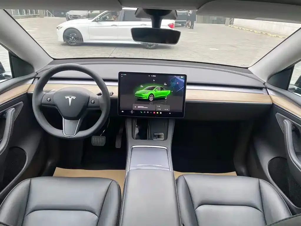 Tesla Model Y — фото 5
