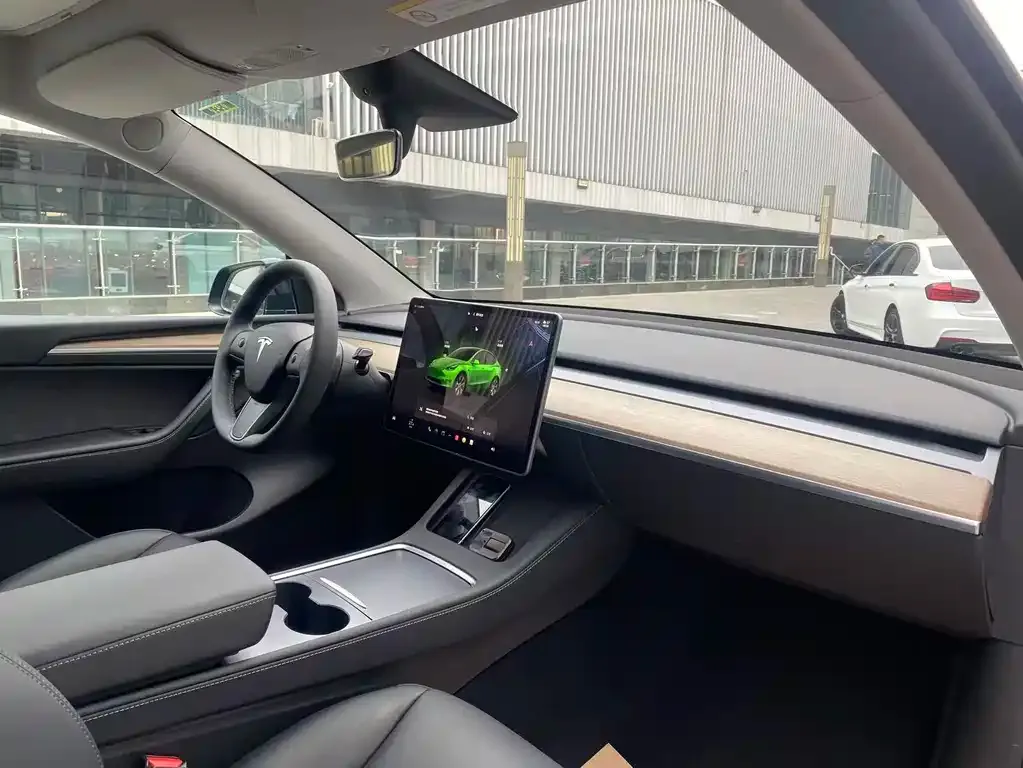 Tesla Model Y — фото 7