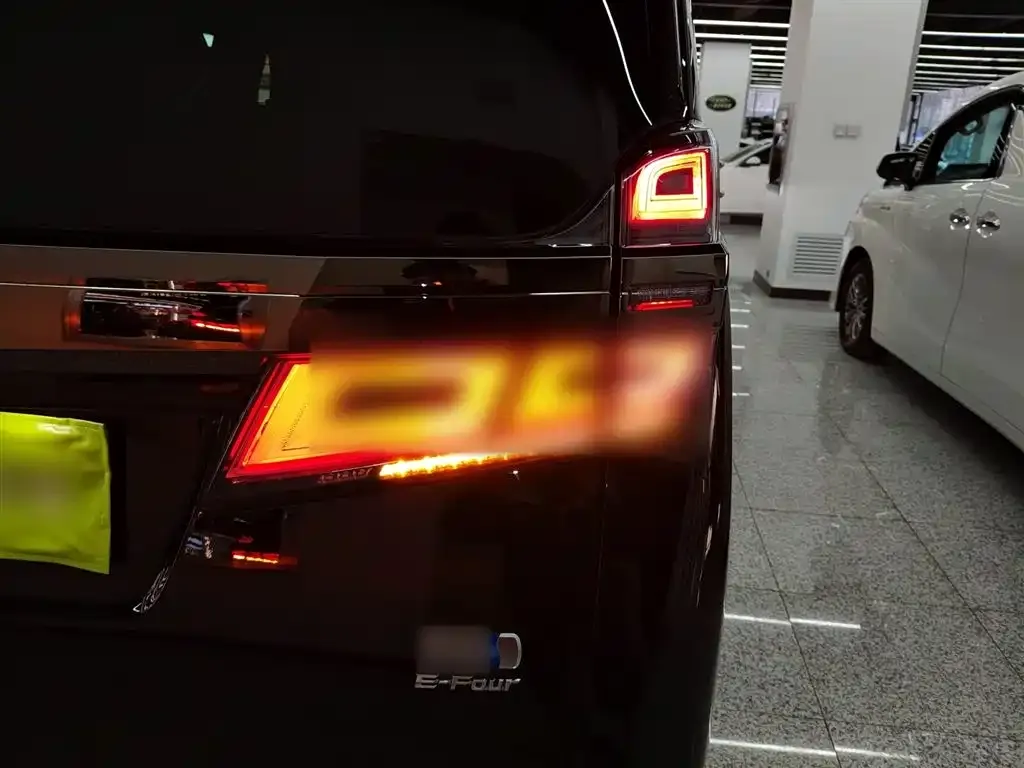 Toyota Vellfire 2023 из CN, фото 8