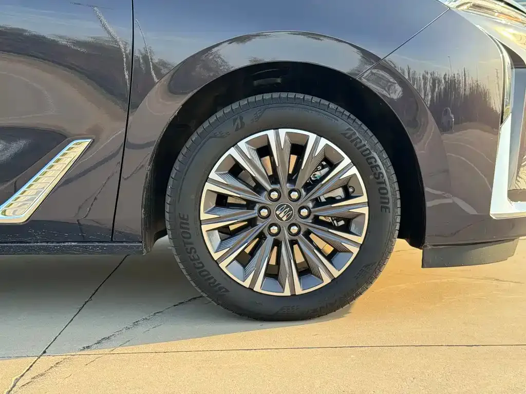 Buick GL8 2024 из CN, фото 10
