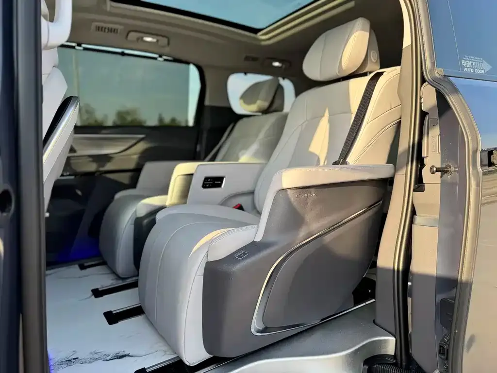 Buick GL8 2024 из CN, фото 8