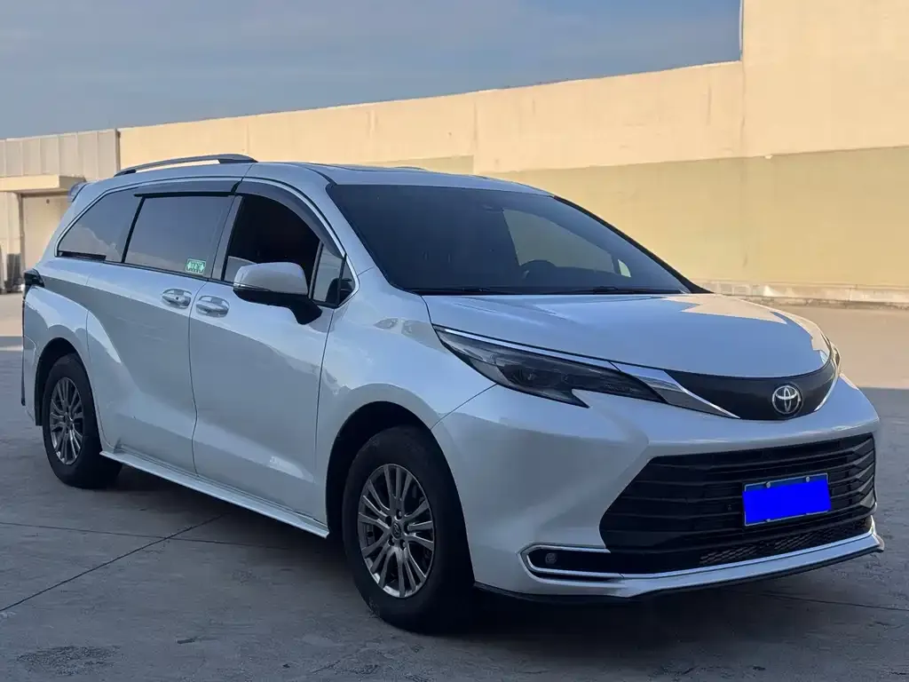Toyota Sienna 2023 из CN, фото 3