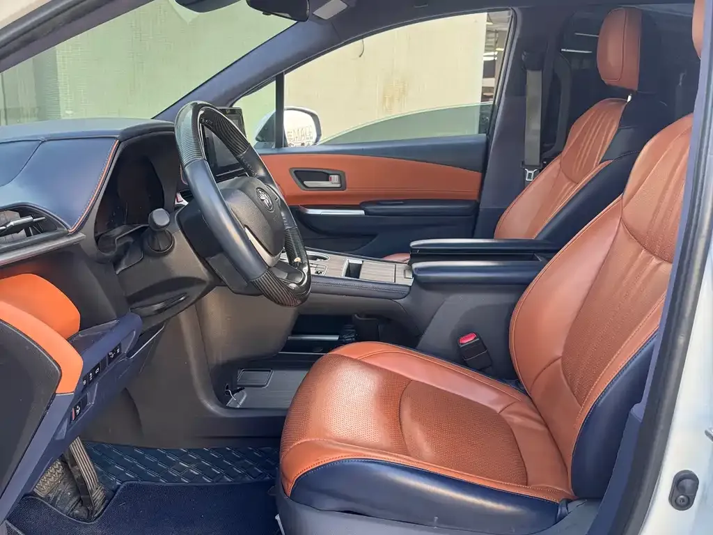 Toyota Sienna 2023 из CN, фото 4