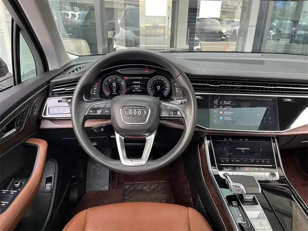 Audi Q7 2023 из CN, фото 10