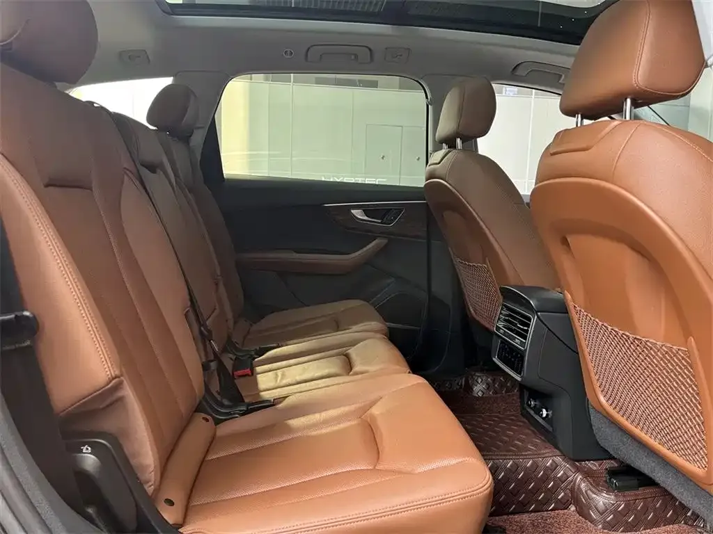 Audi Q7 2023 из CN, фото 7