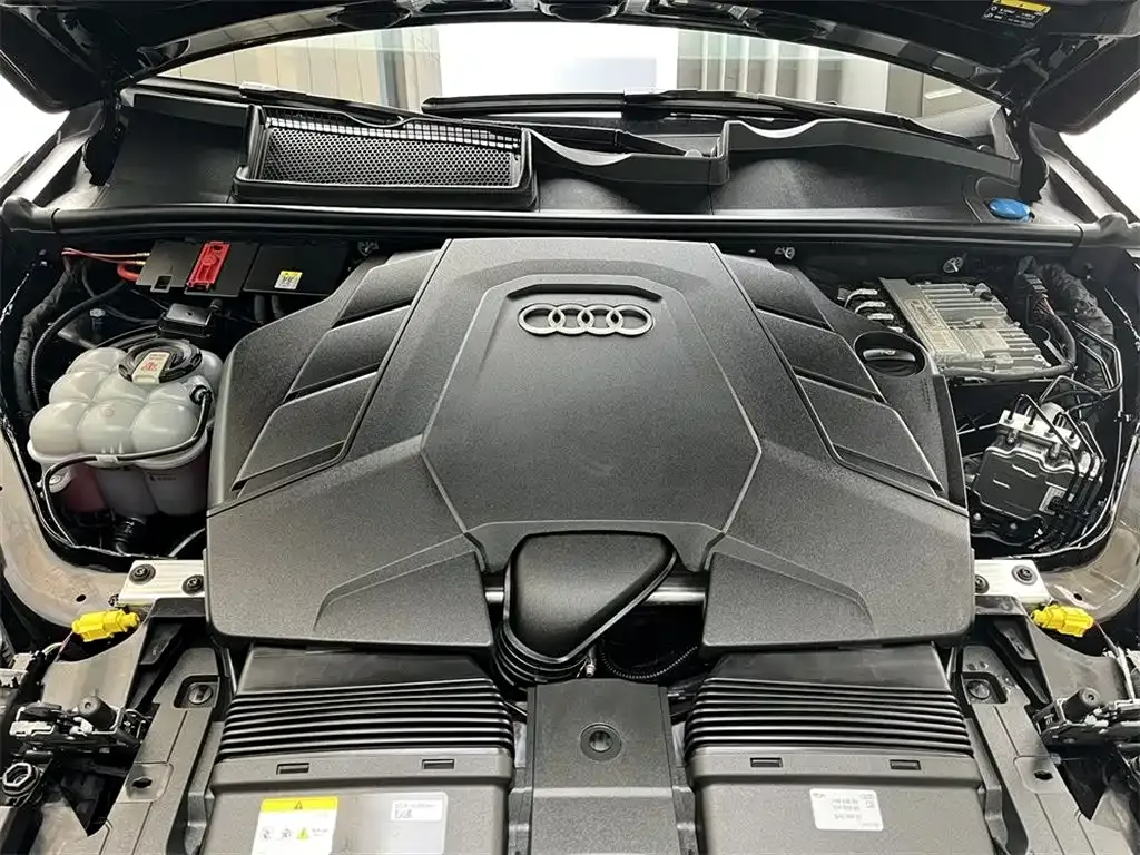 Audi Q7 2023 из CN, фото 8