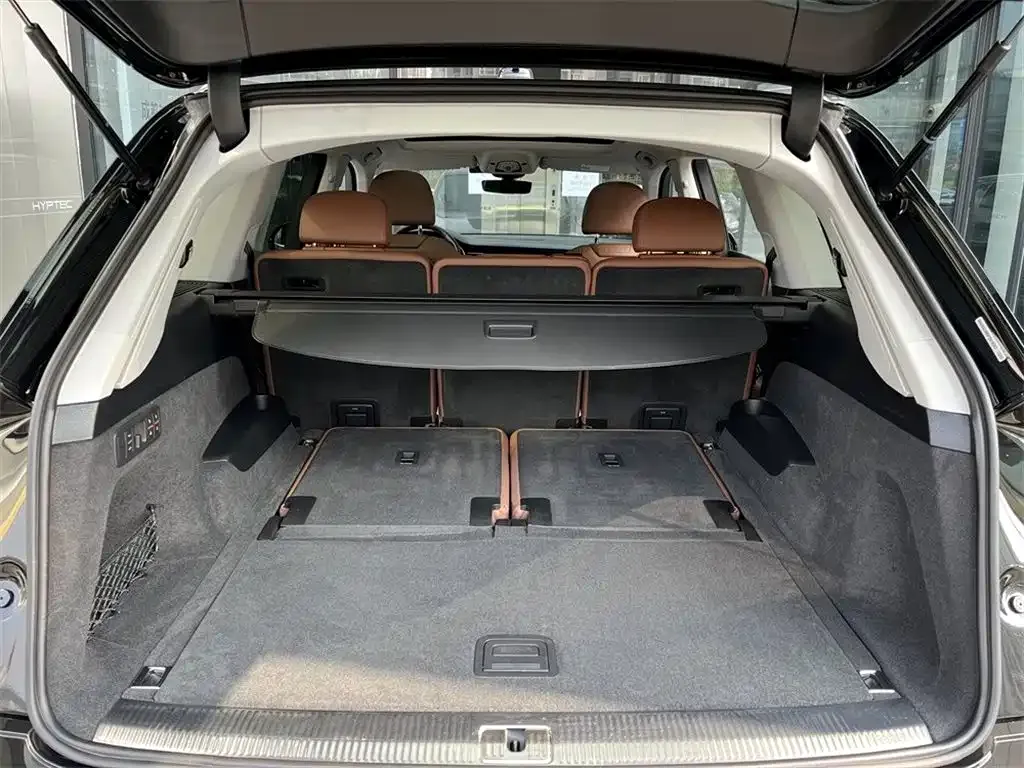 Audi Q7 2023 из CN, фото 9