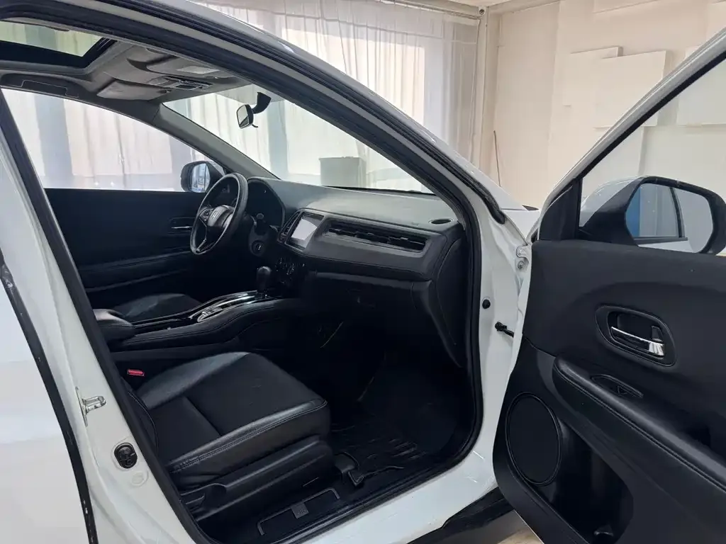 Honda Vezel 2021 из CN, фото 10