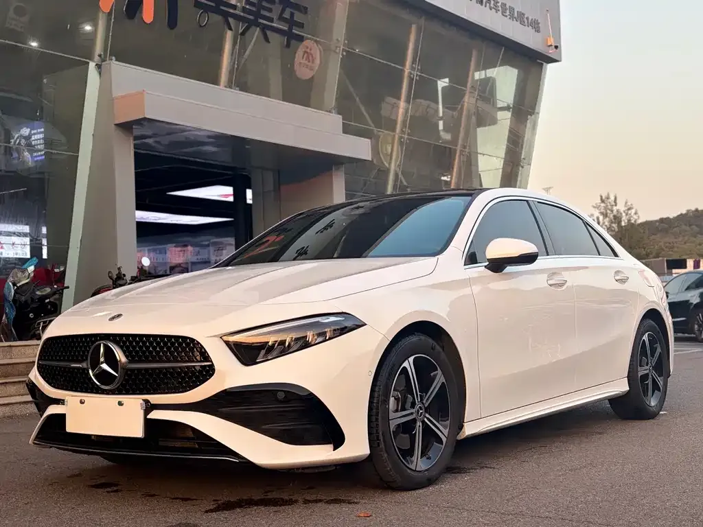 Mercedes-Benz A-Class 2023 из CN, фото 1