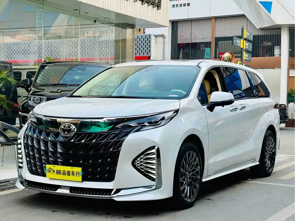 Toyota Sienna 2025 из CN, фото 1