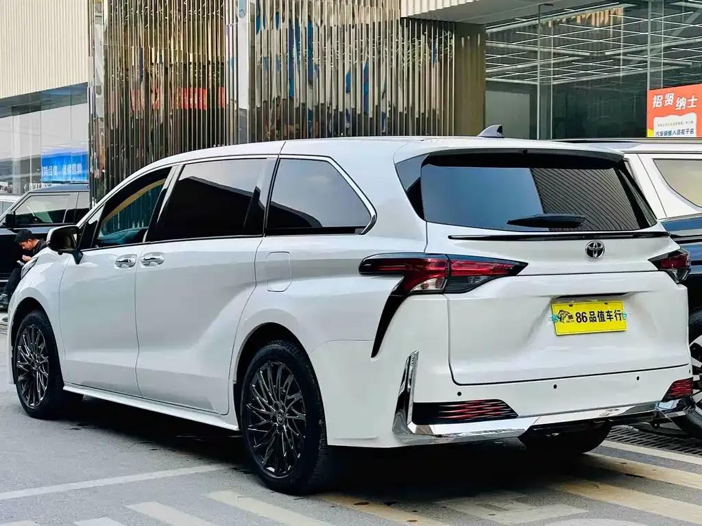 Toyota Sienna 2025 из CN, фото 4