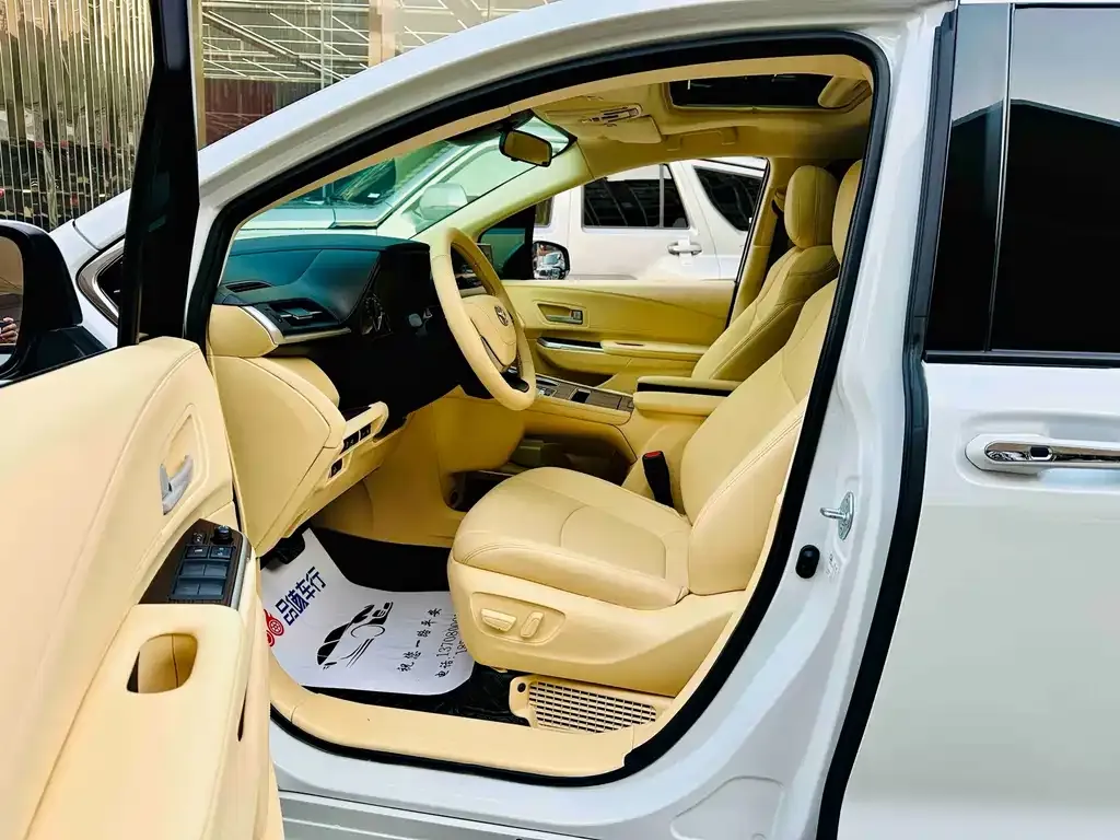 Toyota Sienna 2025 из CN, фото 5