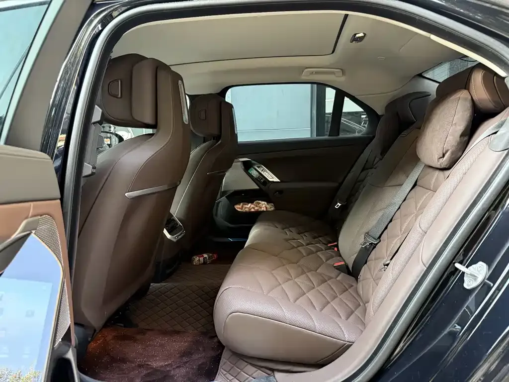BMW 7 Series 2024 из CN, фото 4