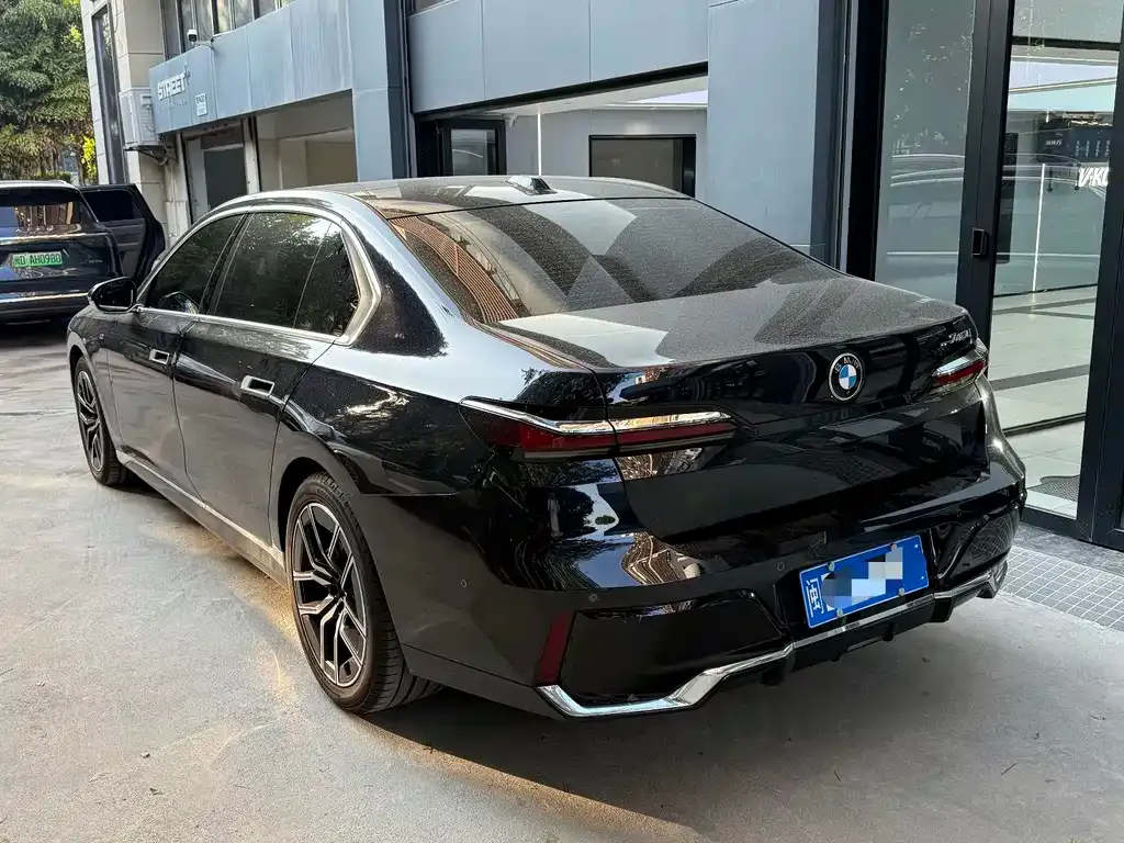 BMW 7 Series 2024 из CN, фото 9