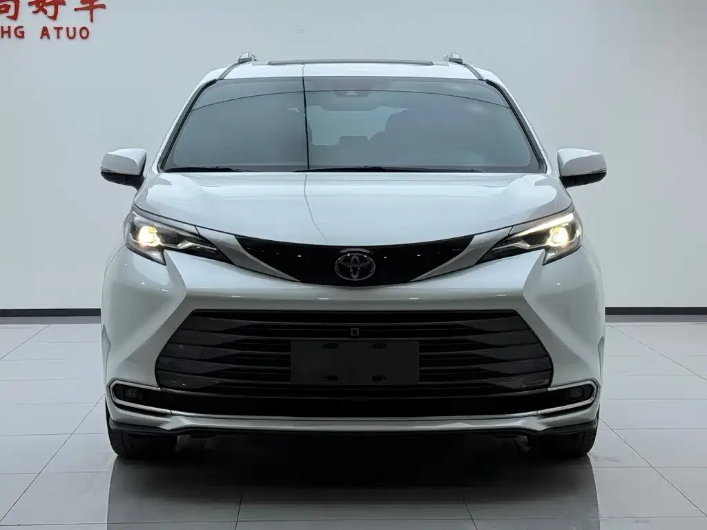 Toyota Sienna 2023 из CN, фото 2