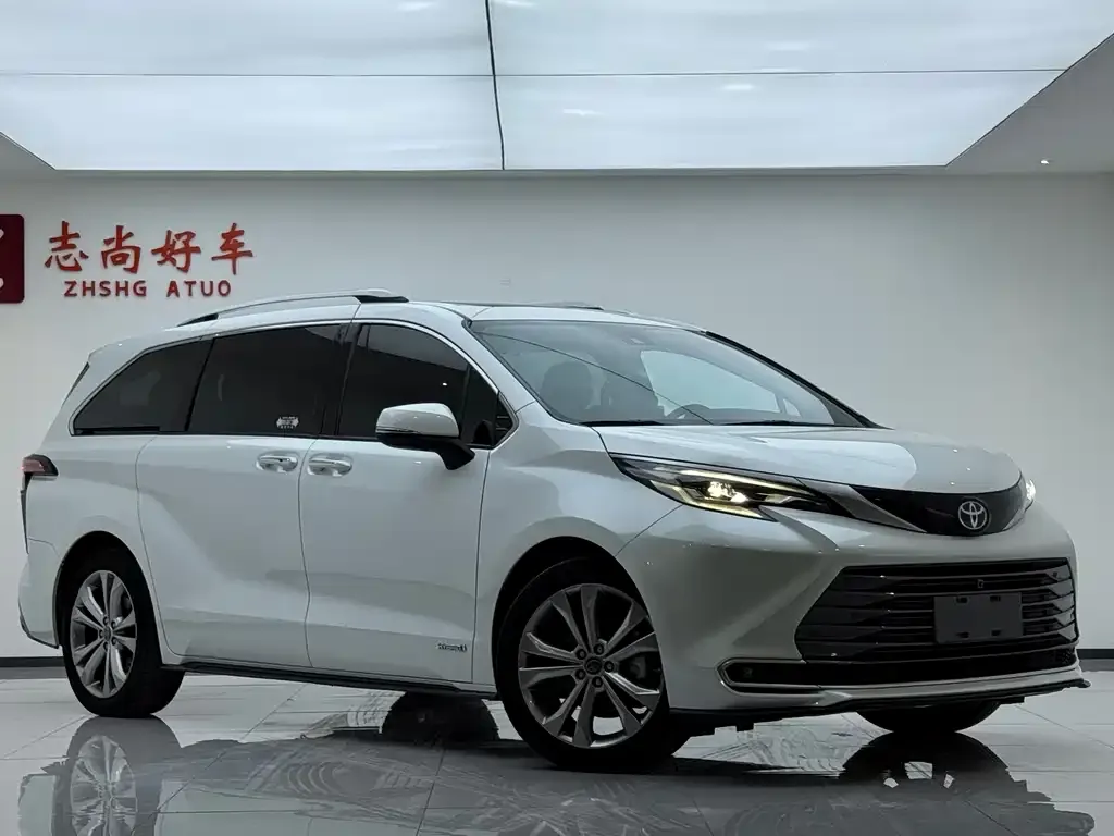 Toyota Sienna 2023 из CN, фото 3