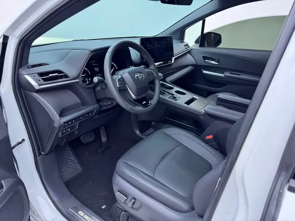 Toyota Sienna 2023 из CN, фото 4