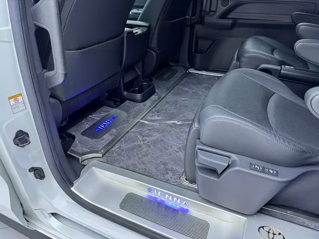 Toyota Sienna 2023 из CN, фото 8