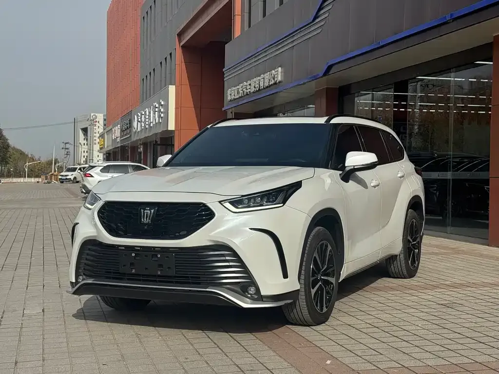 Toyota Crown Kluger 2023 из CN, фото 1