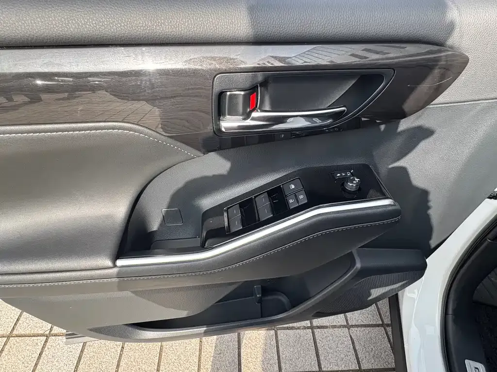 Toyota Crown Kluger 2023 из CN, фото 10