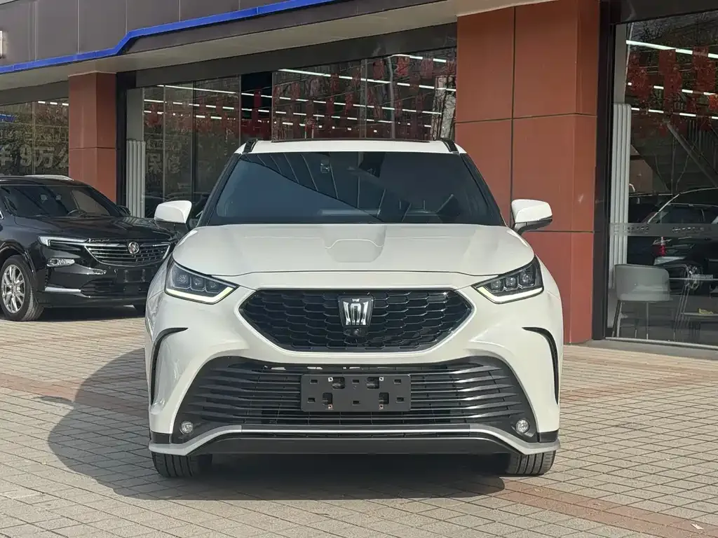Toyota Crown Kluger 2023 из CN, фото 2