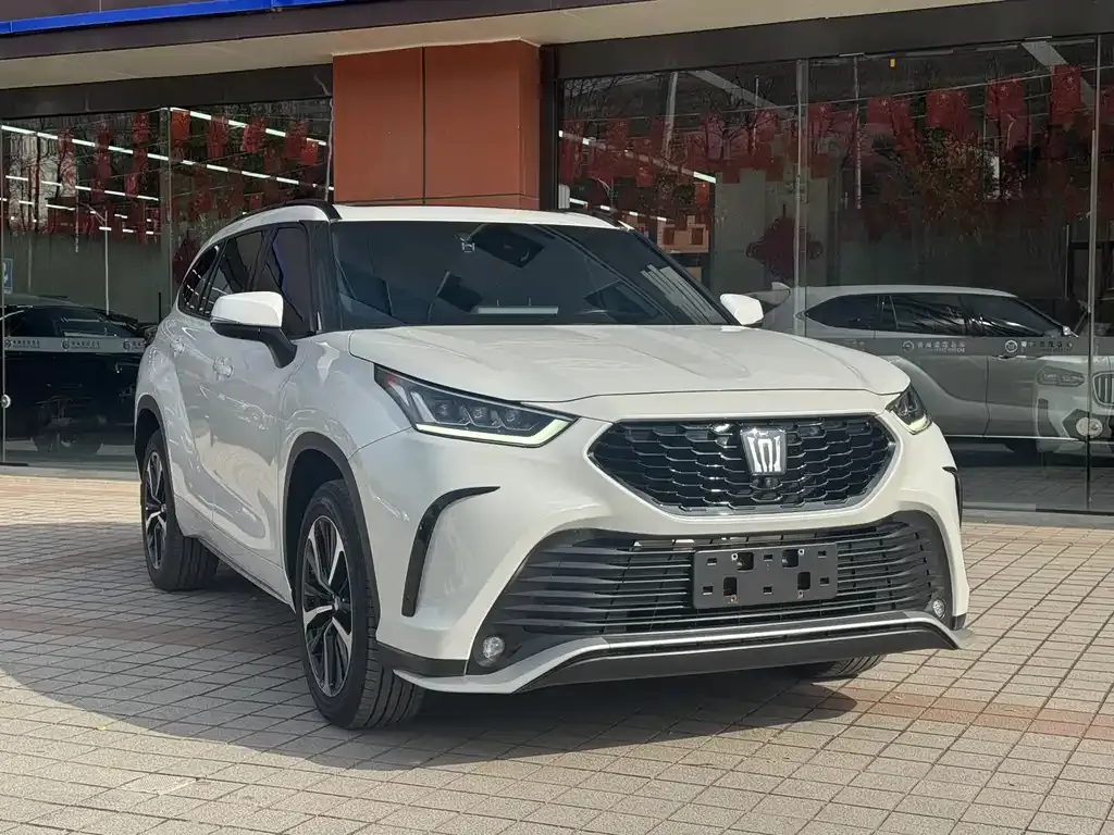Toyota Crown Kluger 2023 из CN, фото 3