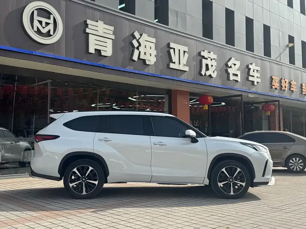 Toyota Crown Kluger 2023 из CN, фото 4