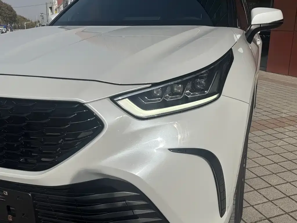 Toyota Crown Kluger 2023 из CN, фото 8