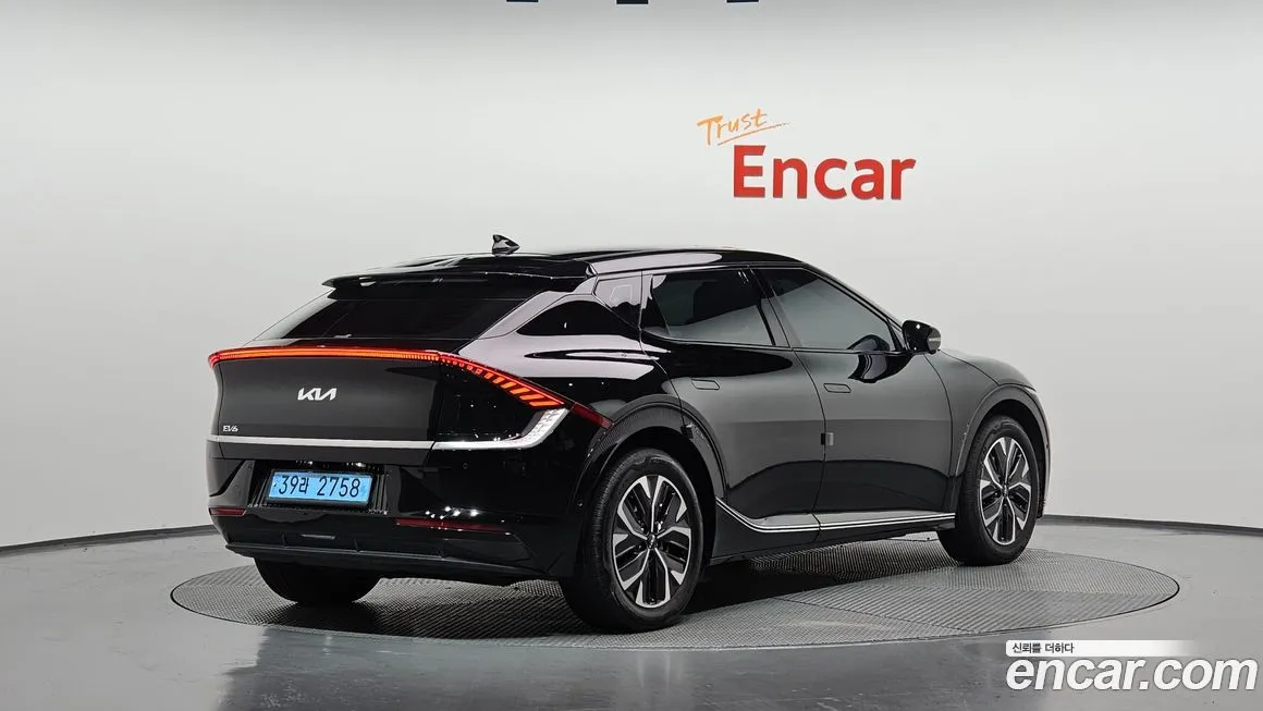 Kia EV6 2023 из KR, фото 2