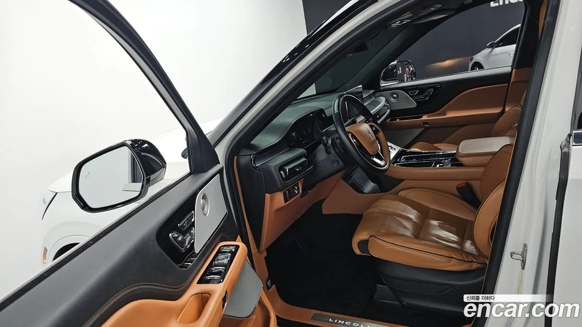 Lincoln Aviator — фото 10