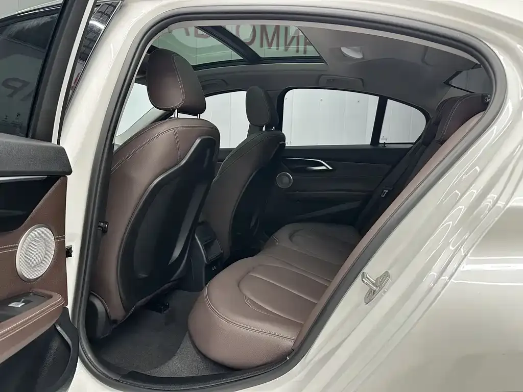 BMW 1 Series 2021 из CN, фото 5
