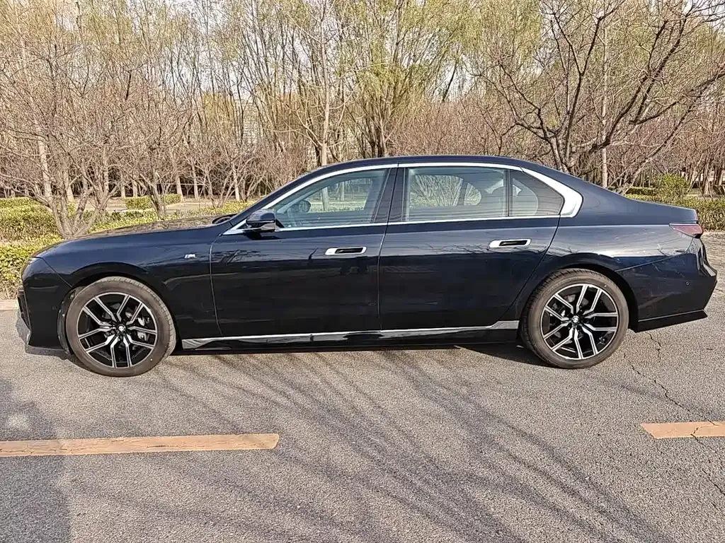 BMW 7 Series — фото 3