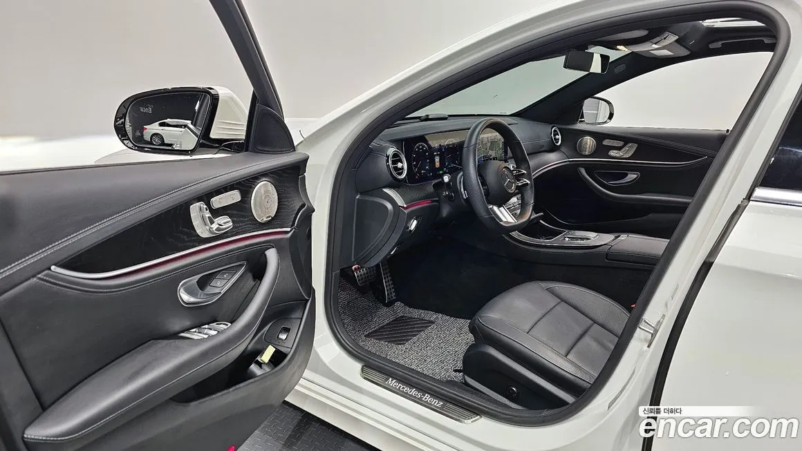 Mercedes-Benz E-Class — фото 10