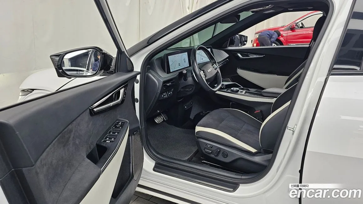 Kia EV6 — фото 10