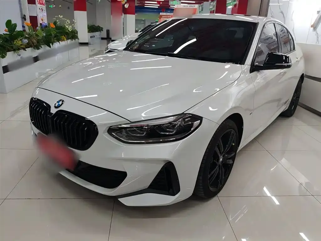 BMW 1 Series 2023 из CN, фото 2