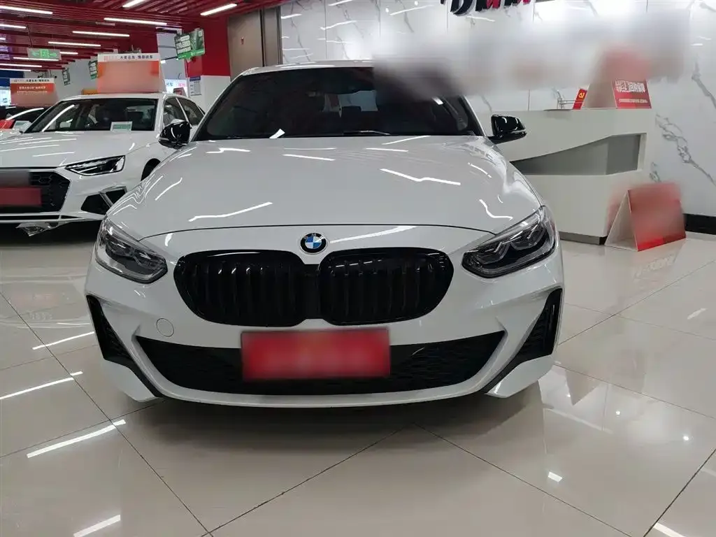 BMW 1 Series 2023 из CN, фото 3