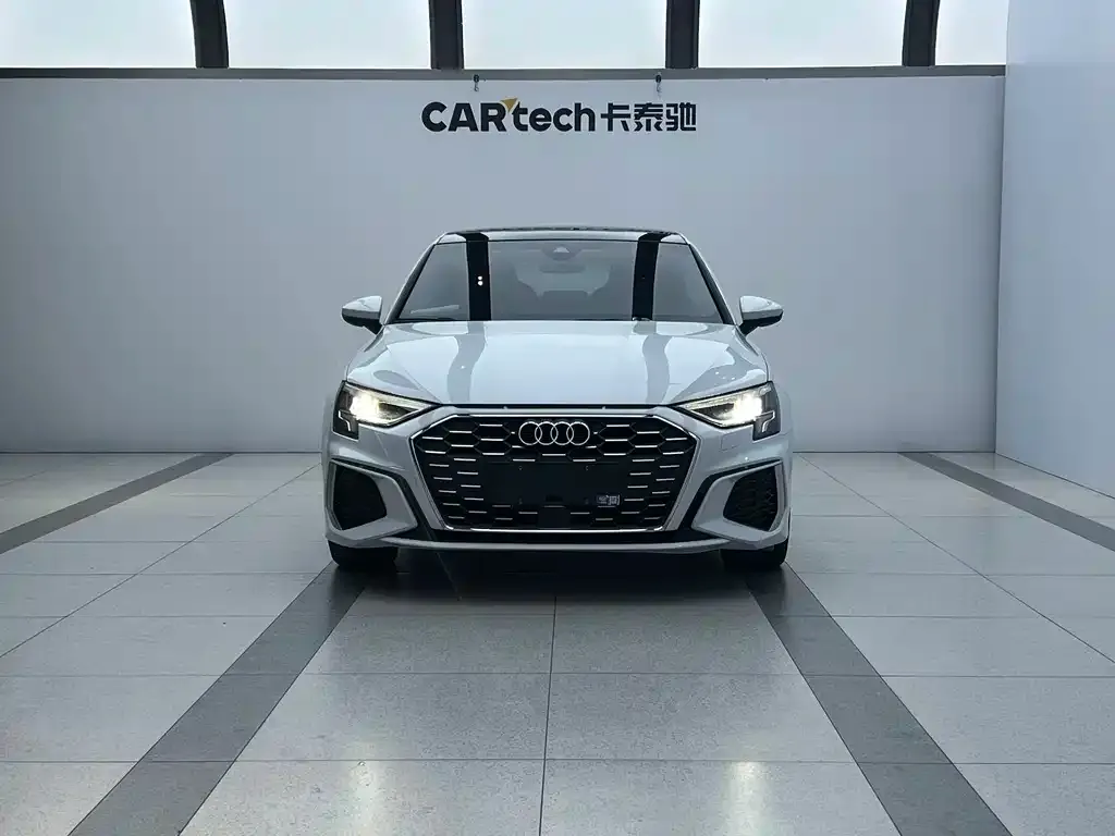Audi A3 — фото 1
