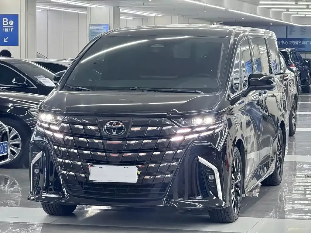 Toyota Alphard 2024 из CN, фото 1