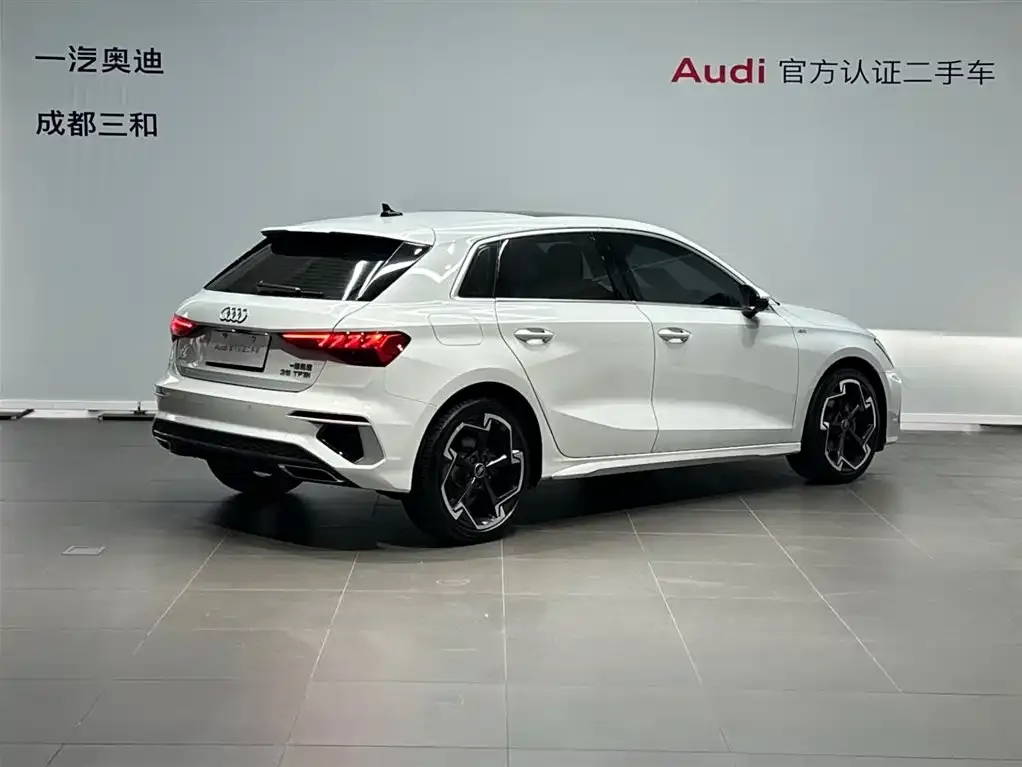 Audi A3 2023 из CN, фото 4
