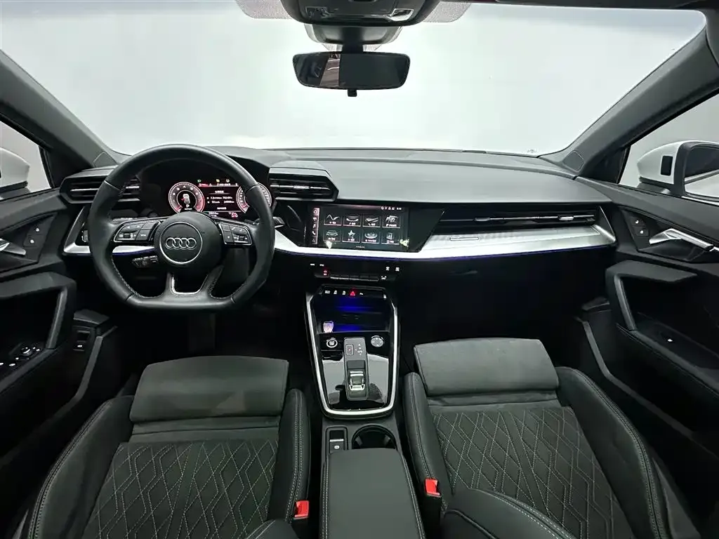 Audi A3 2023 из CN, фото 6