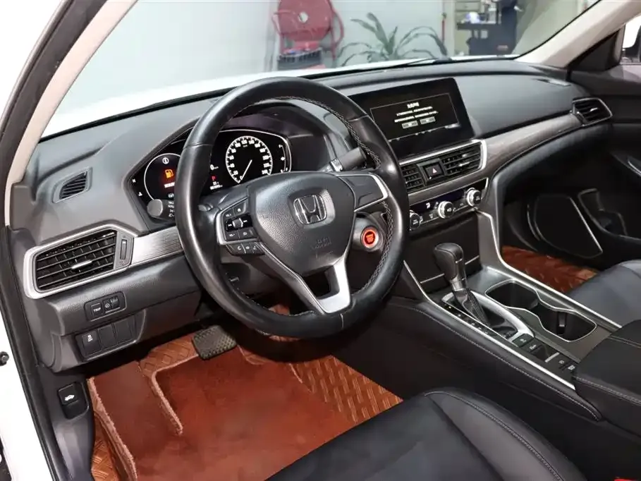 Honda Accord — фото 10