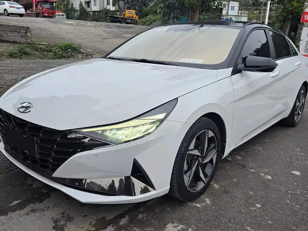 Hyundai Elantra 2022 из CN, фото 1