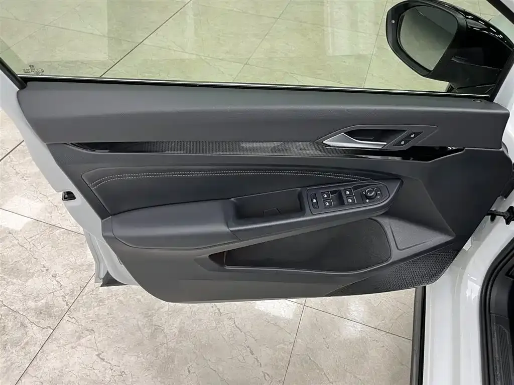 Volkswagen Golf 2022 из CN, фото 10