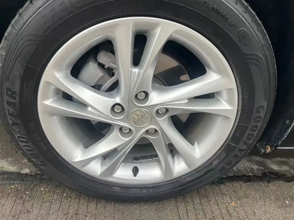 Buick Regal — фото 10