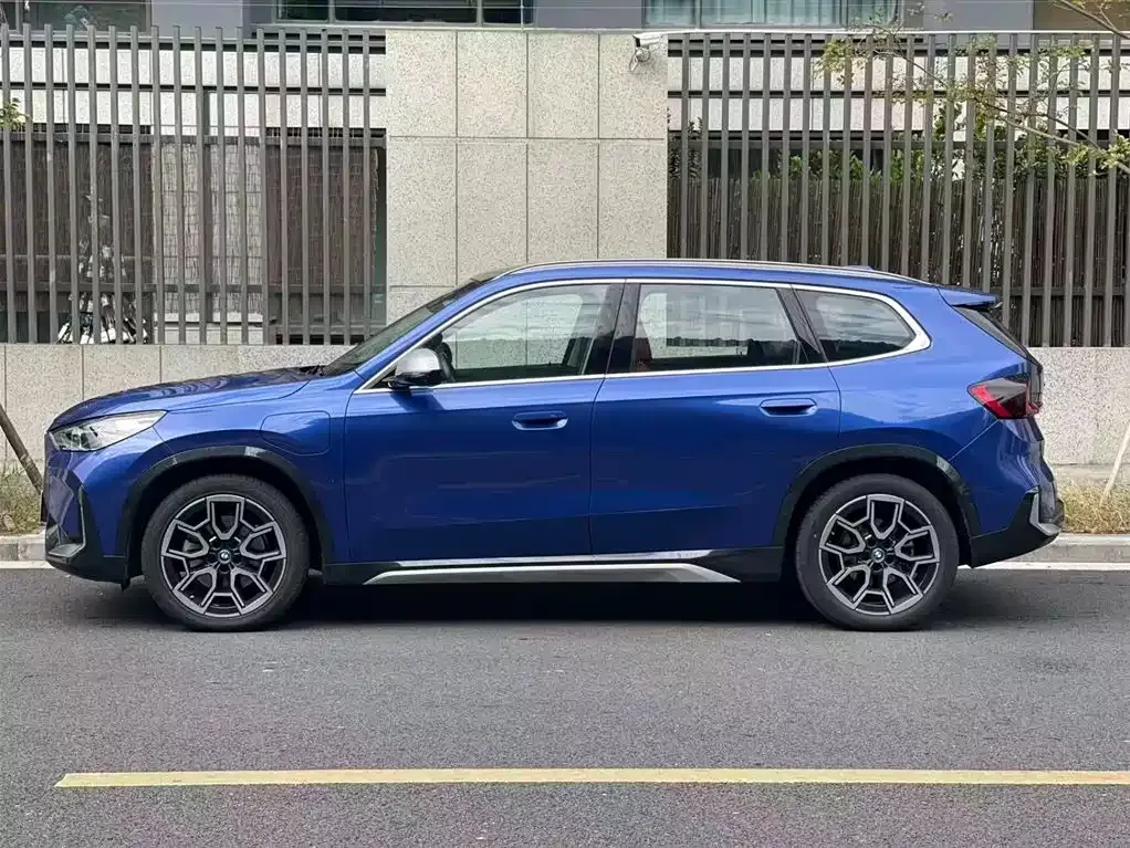 BMW iX1 2023 из CN, фото 2