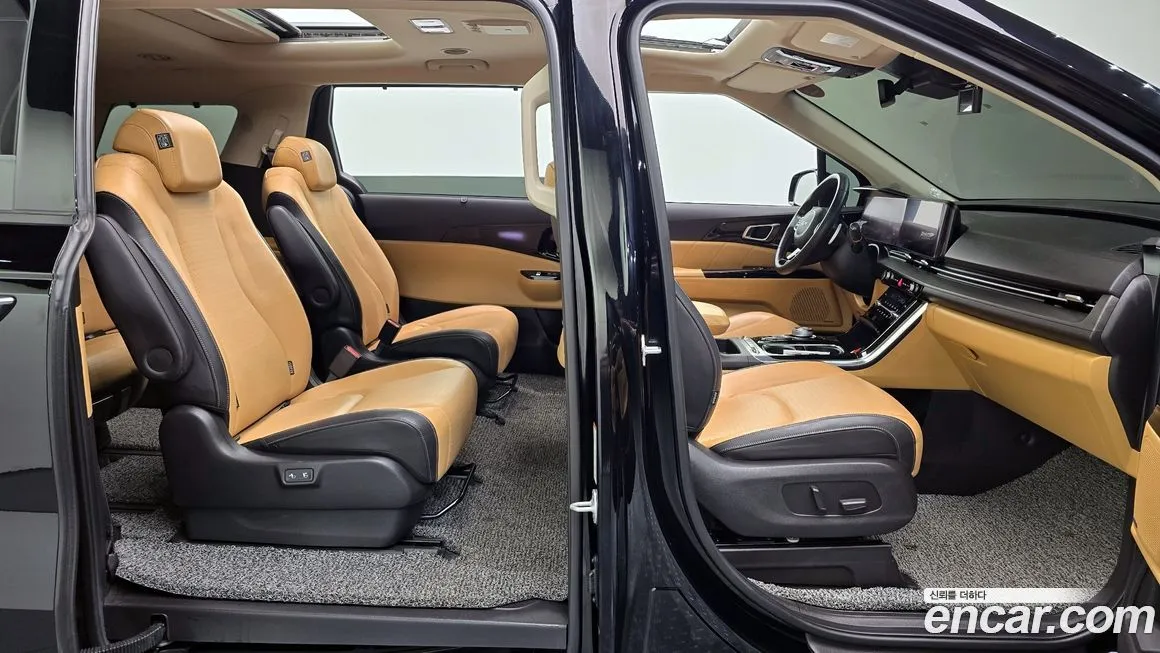 Kia Carnival — фото 10