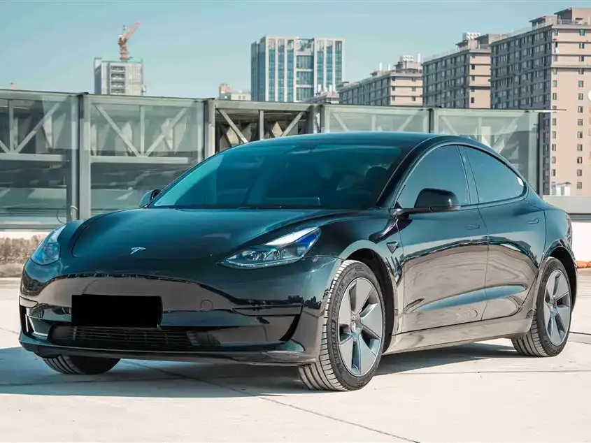 Tesla Model 3 — фото 1