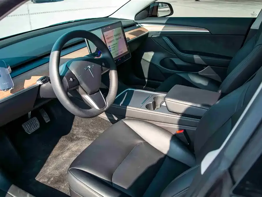 Tesla Model 3 — фото 10
